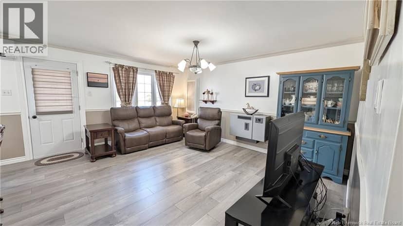 4041 Rue Foster Street — photo 2 of 15