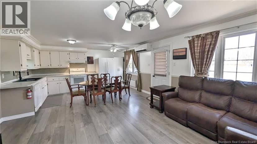 4041 Rue Foster Street — photo 3 of 15