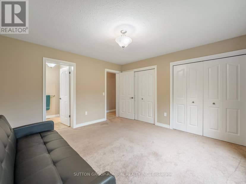 6886 Wellington Rd 16 — photo 17 of 40