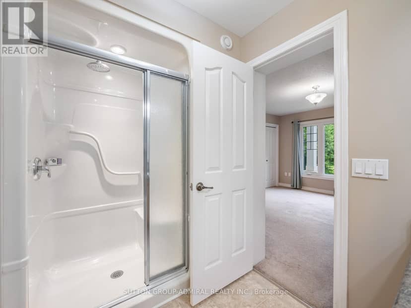6886 Wellington Rd 16 — photo 19 of 40