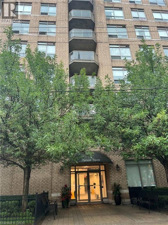 140 BATHURST Street Unit# 207 — photo 2 of 19