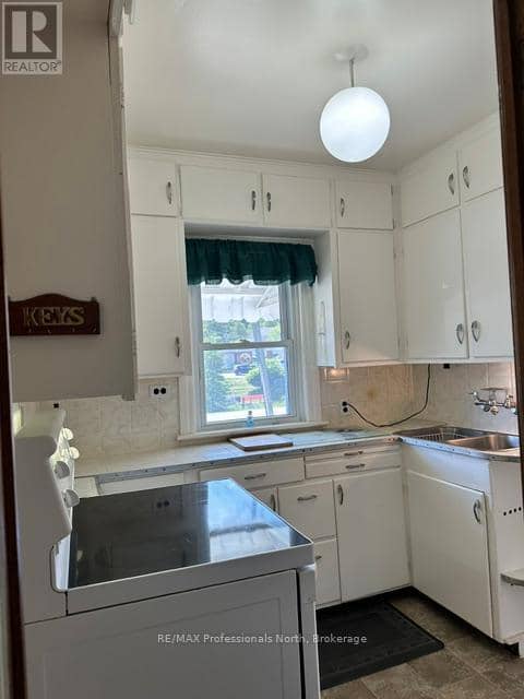 7 Invergordon Avenue — photo 11 of 40