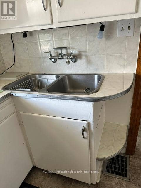7 Invergordon Avenue — photo 15 of 40