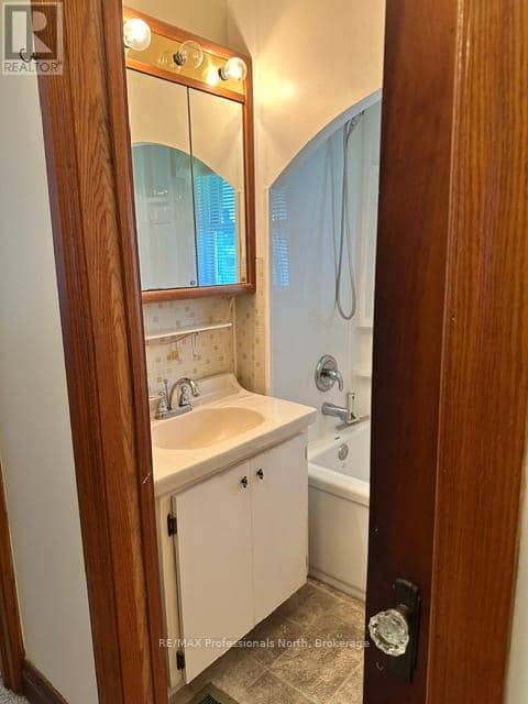 7 Invergordon Avenue — photo 27 of 40