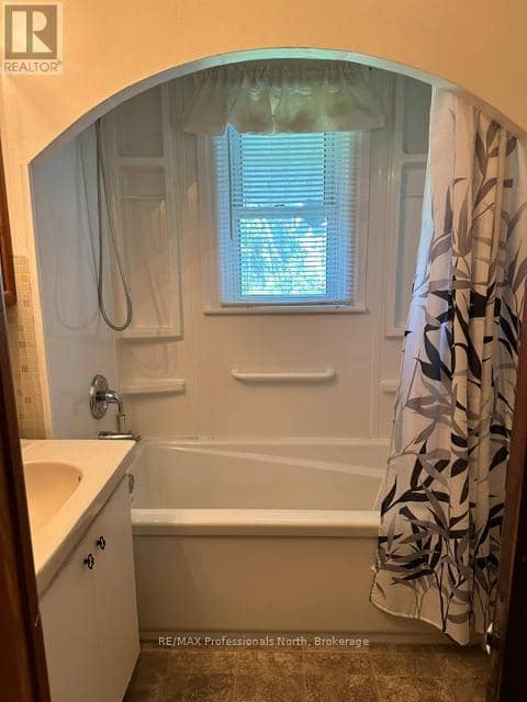 7 Invergordon Avenue — photo 28 of 40