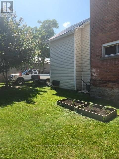 87-89 - 89 Sydenham Street E — photo 4 of 7