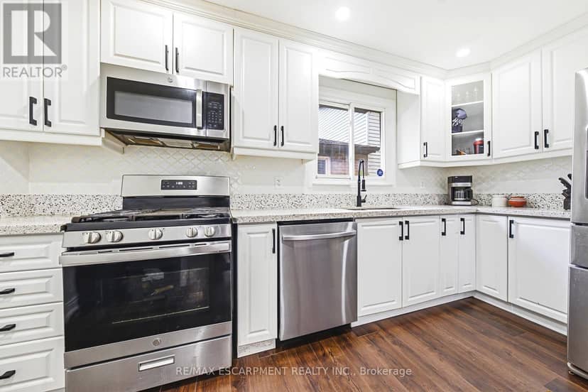 11 Drakes Drive — photo 10 of 31
