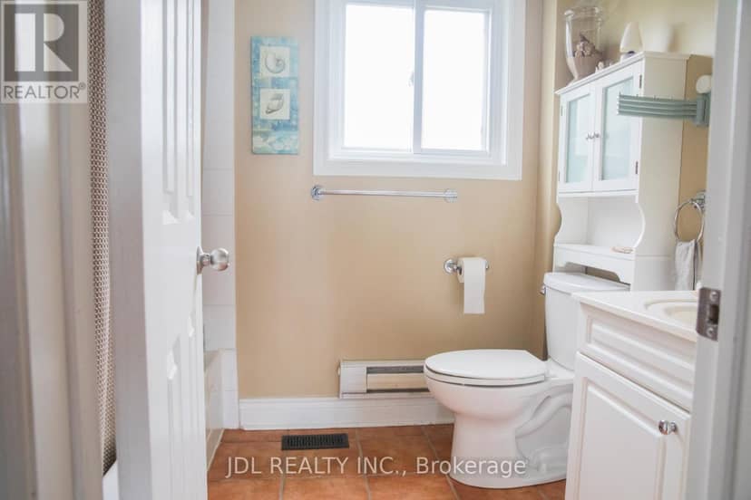 3188 Lakeshore Road — photo 17 of 20