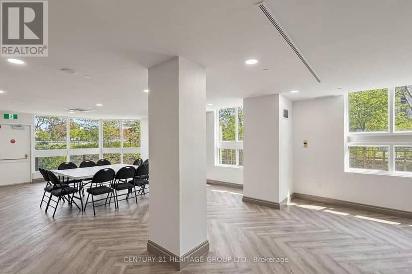 501 - 5 Kenneth Avenue — photo 37 of 40