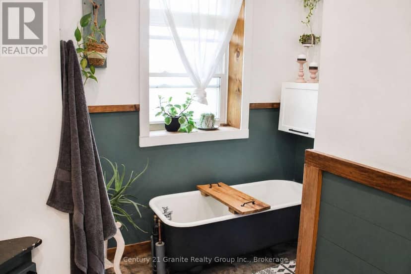 704 Lakeview Road — photo 11 of 40