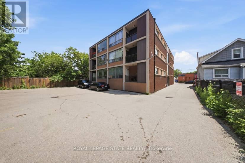 600 Upper Wellington Street — photo 2 of 17