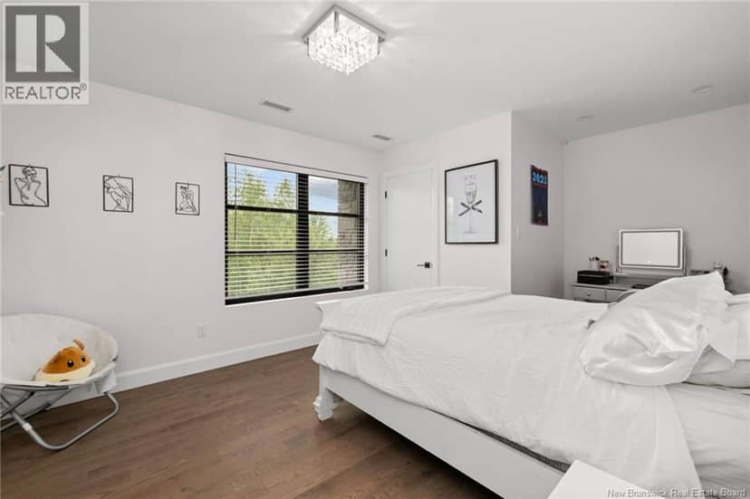 18 London Lane — photo 33 of 40