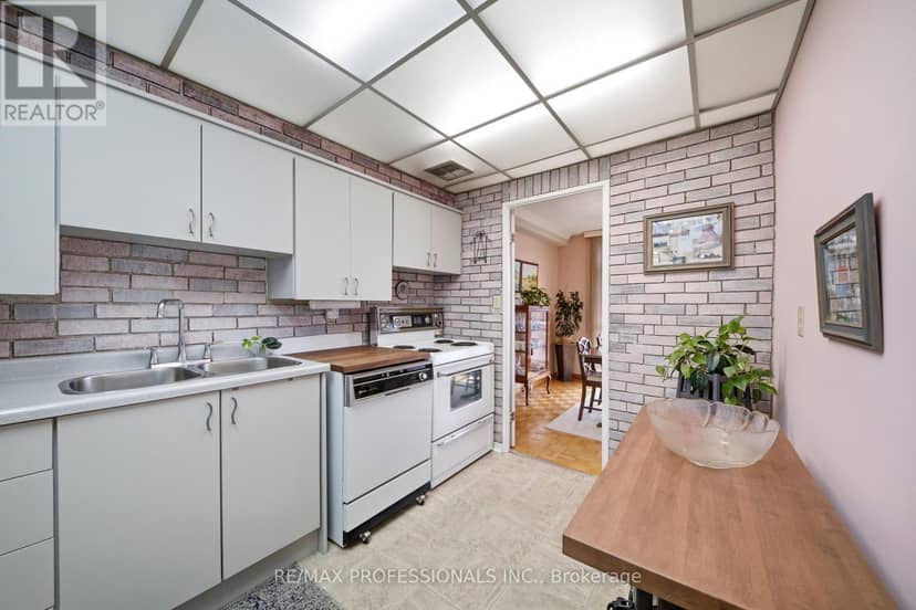 1208 - 11 Wincott Drive — photo 13 of 35