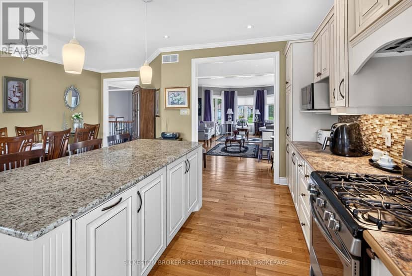 14 Apple Blossom Drive — photo 17 of 40