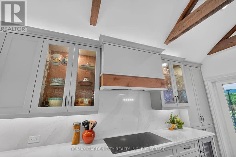 656 Memorial Drive — photo 20 of 40