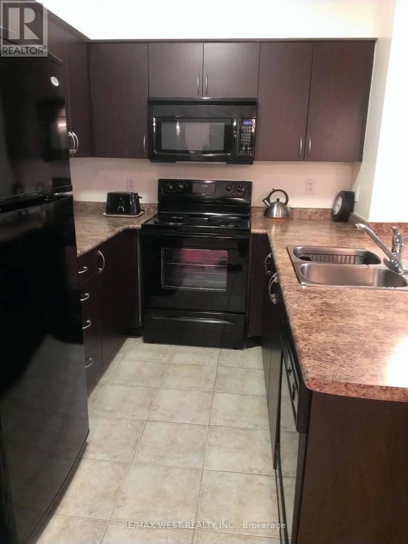316 - 872 Sheppard Avenue W — photo 3 of 13
