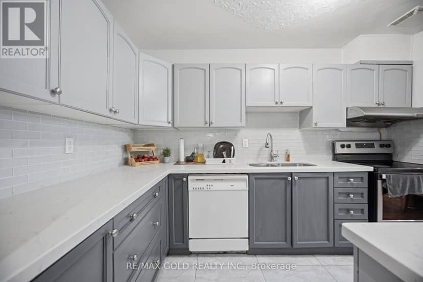 251 - 3025 The Credit Woodlands Drive — photo 13 of 40