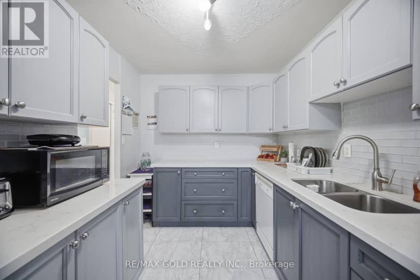 251 - 3025 The Credit Woodlands Drive — photo 15 of 40