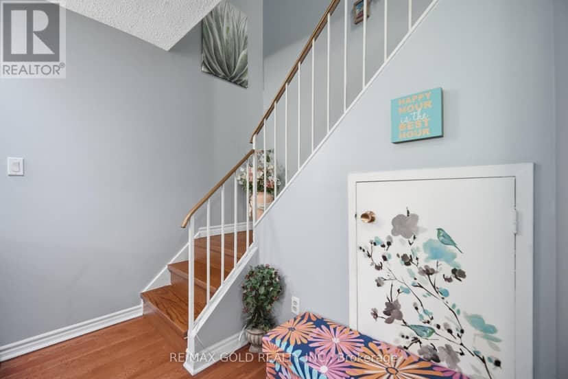 251 - 3025 The Credit Woodlands Drive — photo 22 of 40
