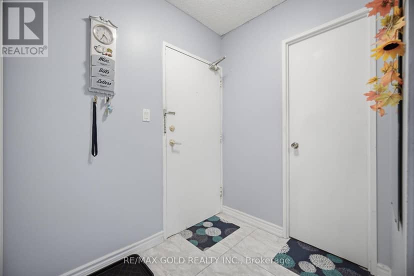 251 - 3025 The Credit Woodlands Drive — photo 8 of 40