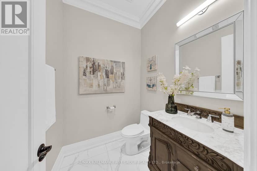 752 Hillview Crescent — photo 9 of 40