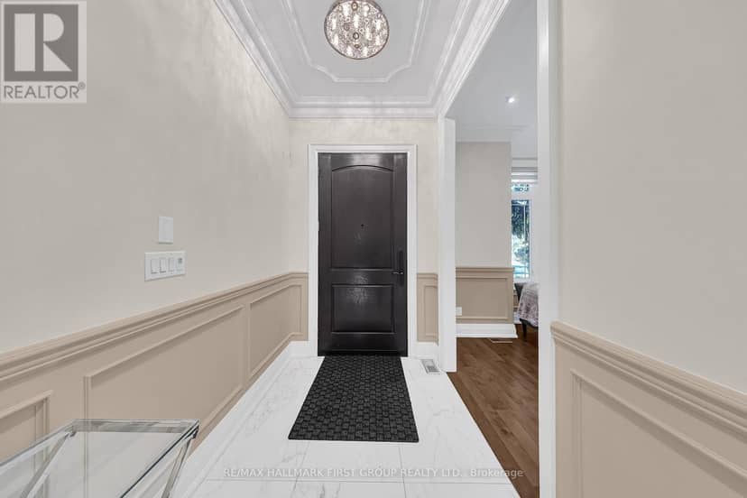 752 Hillview Crescent — photo 3 of 40