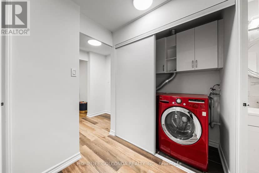 205 - 21 Elizabeth Street — photo 16 of 40