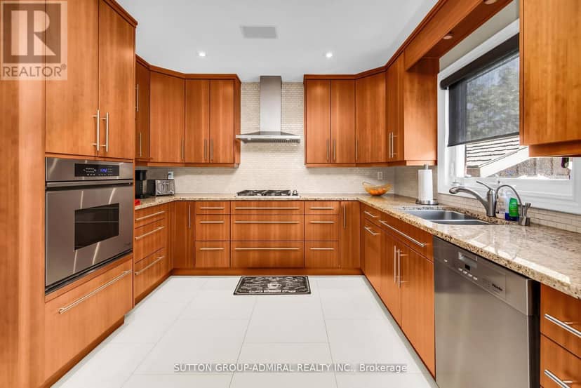 25 Grenadier Crescent — photo 16 of 40