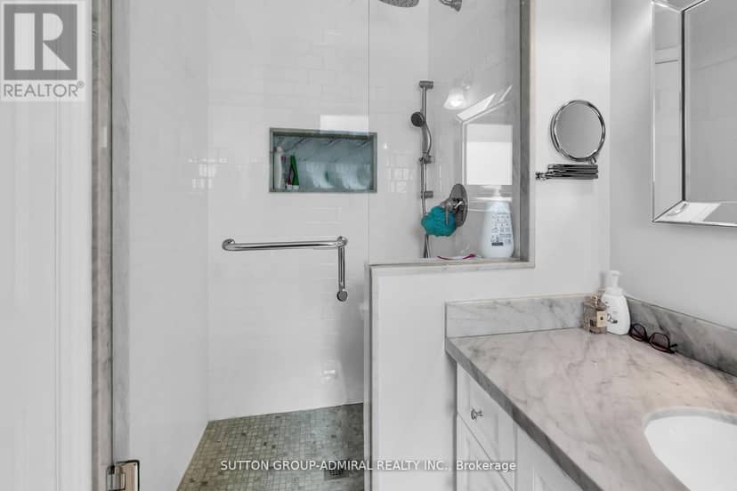 25 Grenadier Crescent — photo 23 of 40
