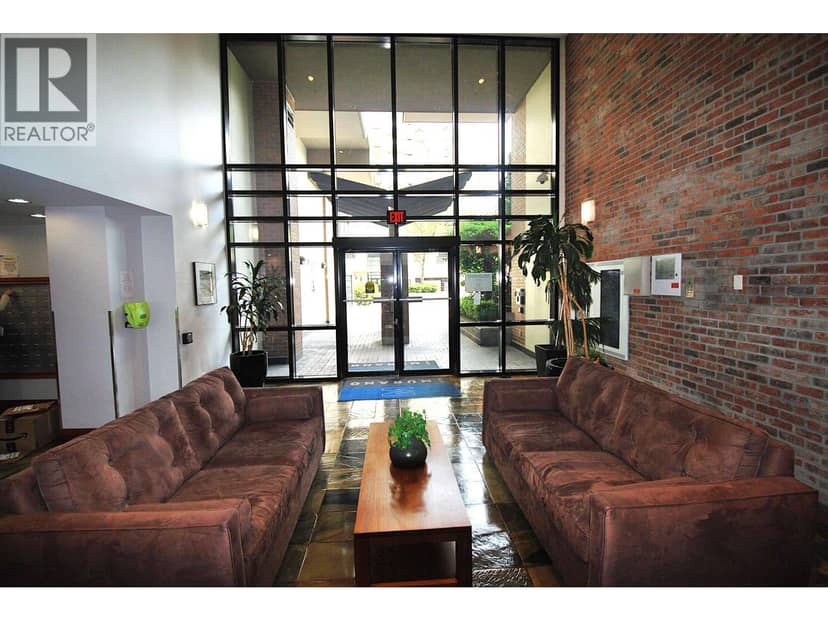 229 10 RENAISSANCE SQUARE, New Westminster, photo 2