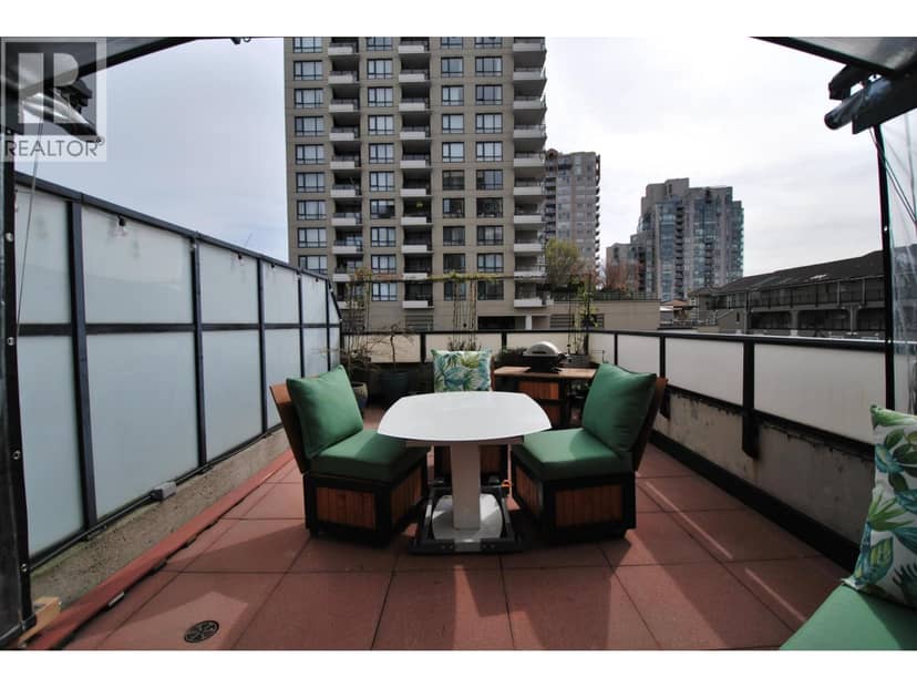 229 10 RENAISSANCE SQUARE, New Westminster, photo 4