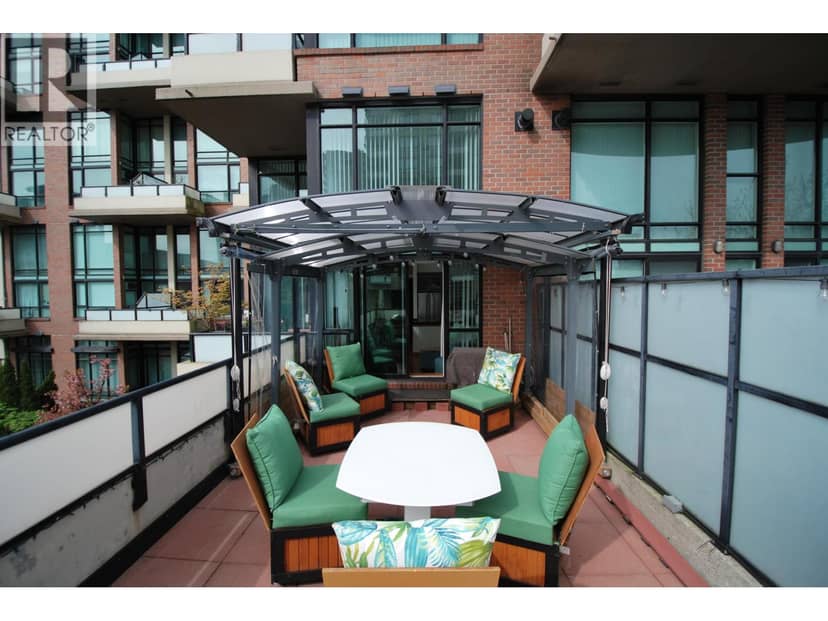 229 10 RENAISSANCE SQUARE, New Westminster, photo 5