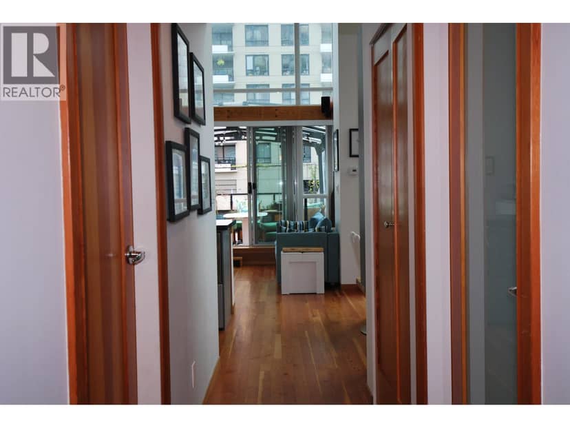 229 10 RENAISSANCE SQUARE, New Westminster, photo 8