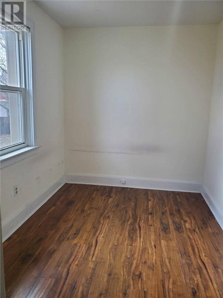 1215 Notre Dame Avenue — photo 8 of 15