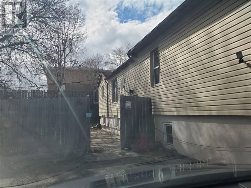1215 Notre Dame Avenue — photo 3 of 15