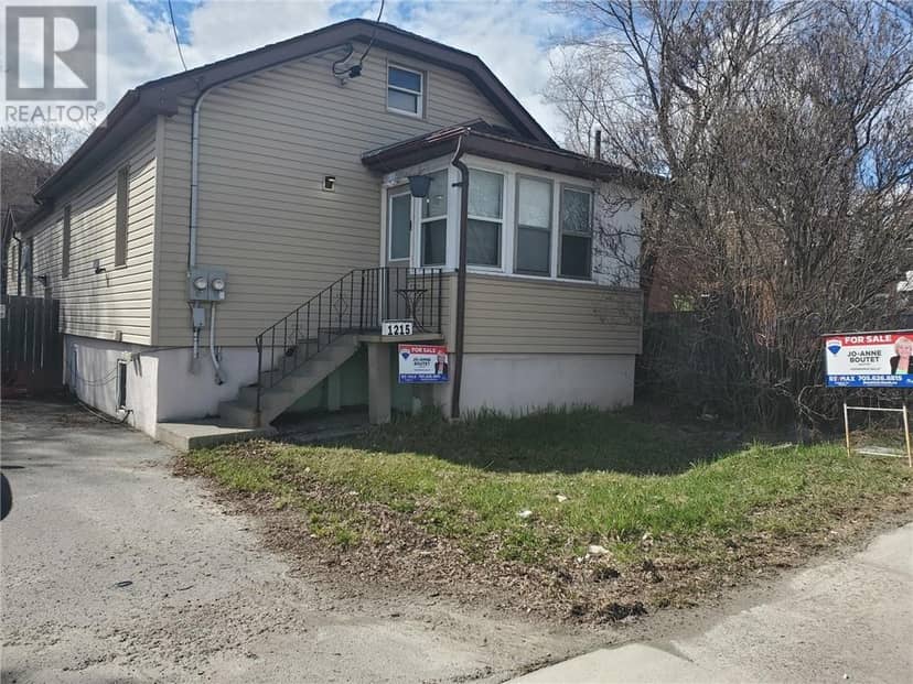 1215 Notre Dame Avenue — photo 2 of 15