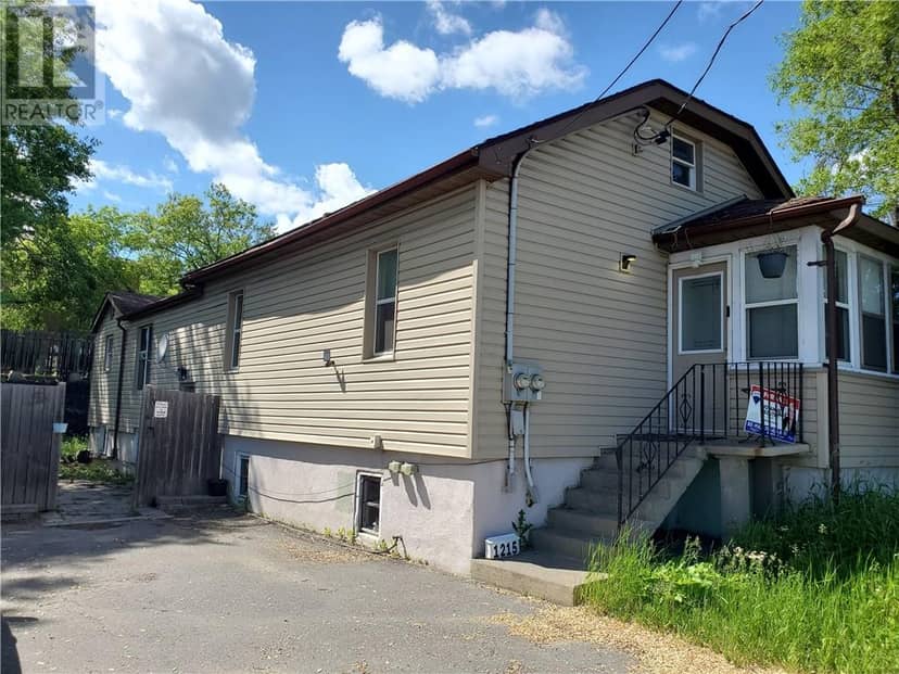 1215 Notre Dame Avenue — photo 1 of 15