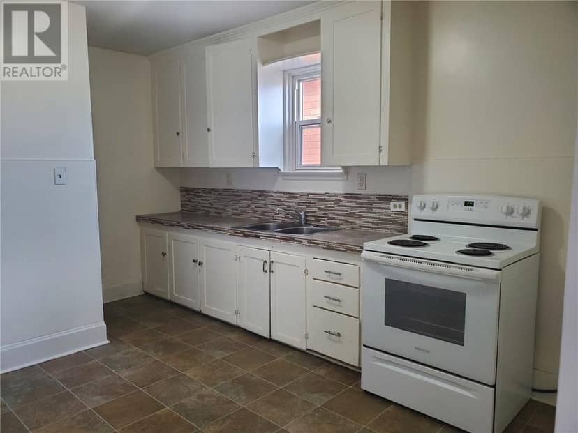 1215 Notre Dame Avenue — photo 10 of 15