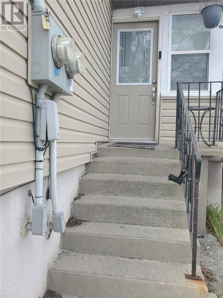 1215 Notre Dame Avenue — photo 4 of 15