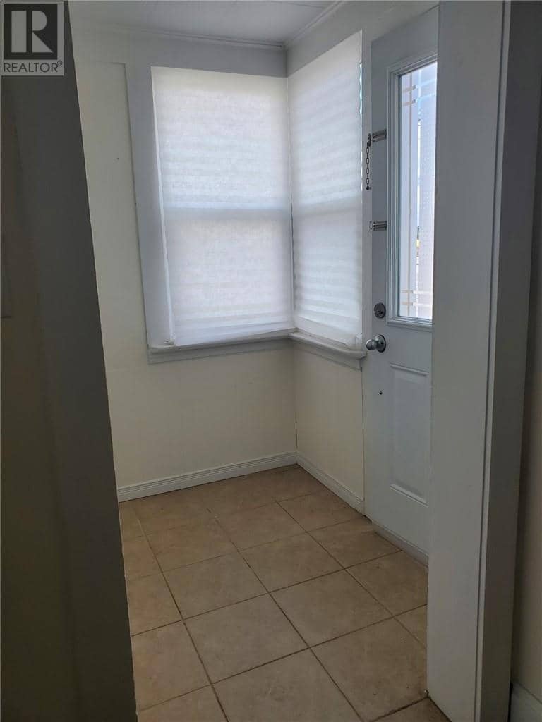 1215 Notre Dame Avenue — photo 5 of 15