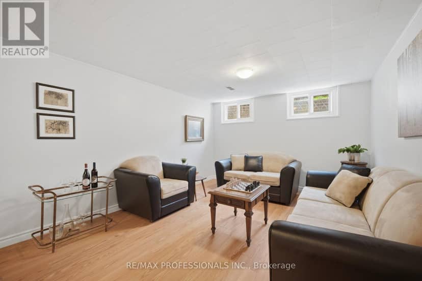 74 Ringway Crescent — photo 30 of 40