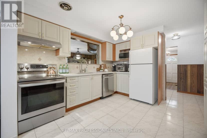 74 Ringway Crescent — photo 9 of 40