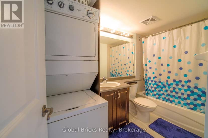 308 - 872 Sheppard Avenue W — photo 10 of 15
