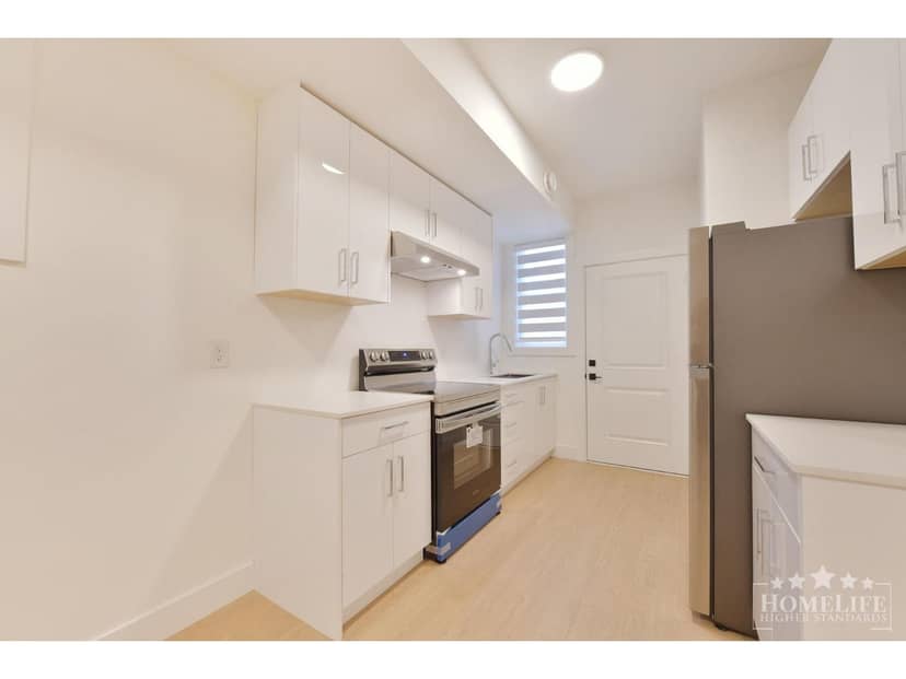 Basement 16678 16 AVENUE, Surrey, photo 2