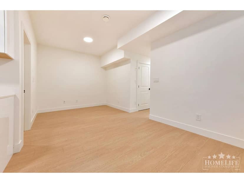 Basement 16678 16 AVENUE, Surrey, photo 5