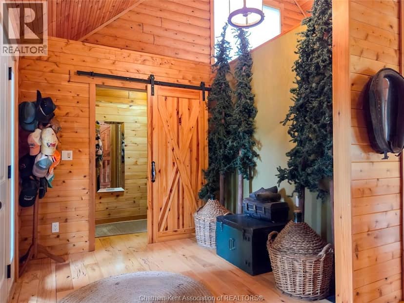 11530 Longwoods Road — photo 7 of 40