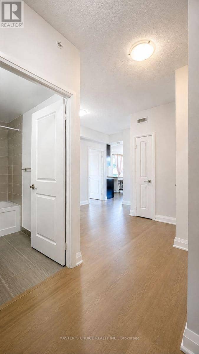 2732 - 7161 Yonge Street — photo 11 of 22