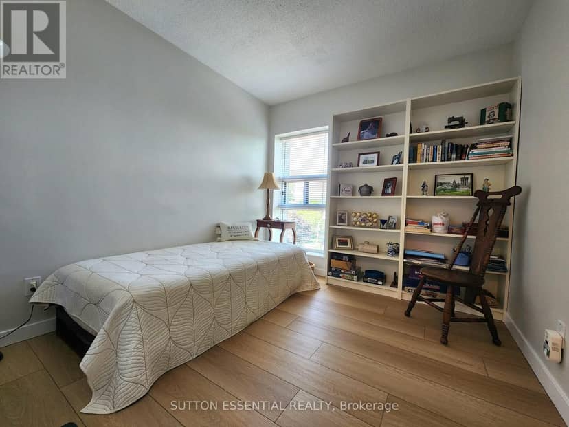 904 - 109 King Street E — photo 23 of 27
