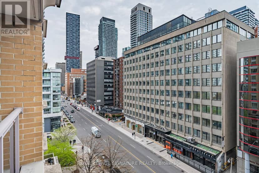 813 - 123 Eglinton Avenue E — photo 29 of 32