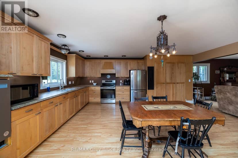 114 Victoria Street — photo 2 of 40